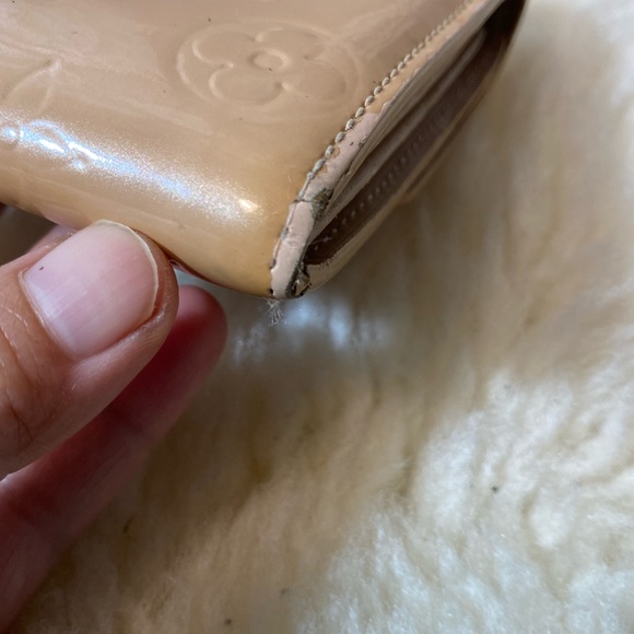 Vernis LV Sarah wallet authentic with signs of use. - Picture 5 of 17